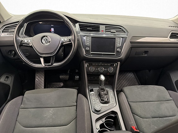 Volkswagen Tiguan 12 of 30