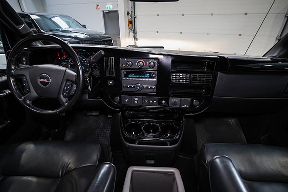 Chevrolet Express 21 of 30