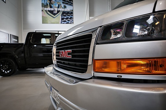Chevrolet Express 9 of 30