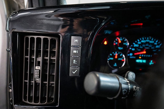 Chevrolet Express 29 of 30