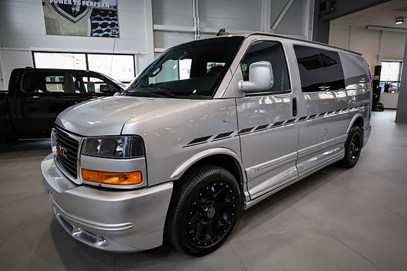 Chevrolet Express 3 of 30