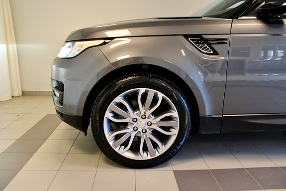 Land Rover Range Rover Sport 3 of 15