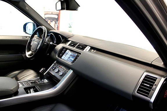 Land Rover Range Rover Sport 11 of 15