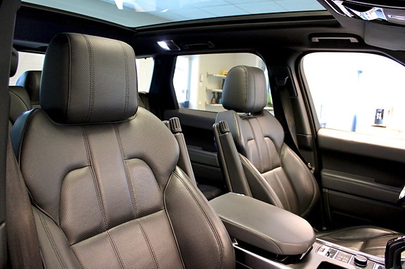 Land Rover Range Rover Sport 12 of 15