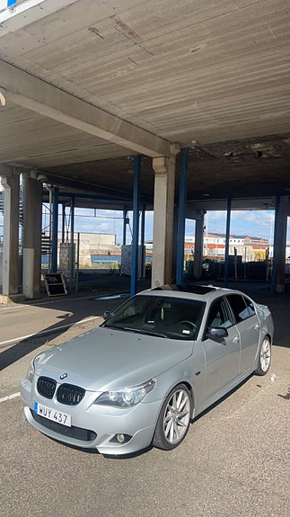 BMW 530i 2 of 7