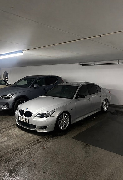 BMW 530i 3 of 7