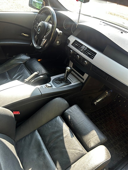 BMW 530i 5 of 7
