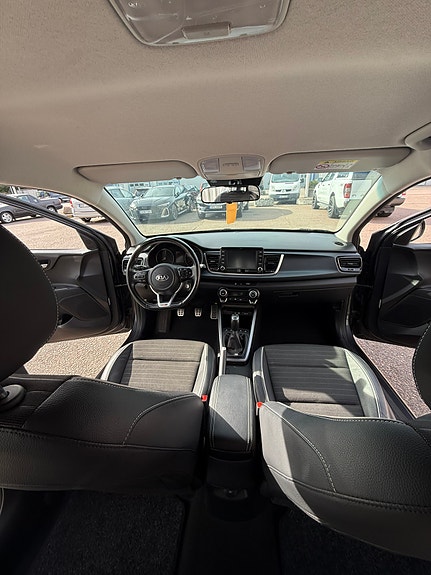 Kia Rio 6 of 10
