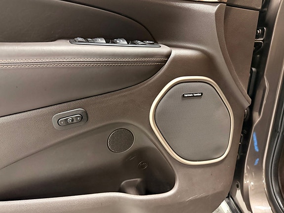 Jeep Grand Cherokee 11 of 30