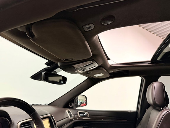 Jeep Grand Cherokee 13 of 30