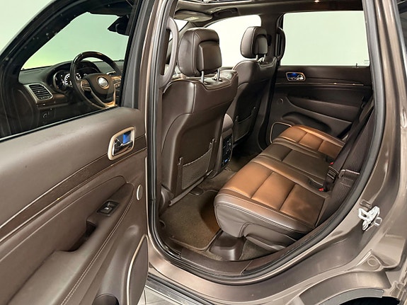 Jeep Grand Cherokee 16 of 30