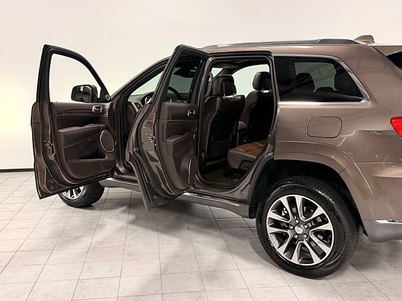 Jeep Grand Cherokee 15 of 30