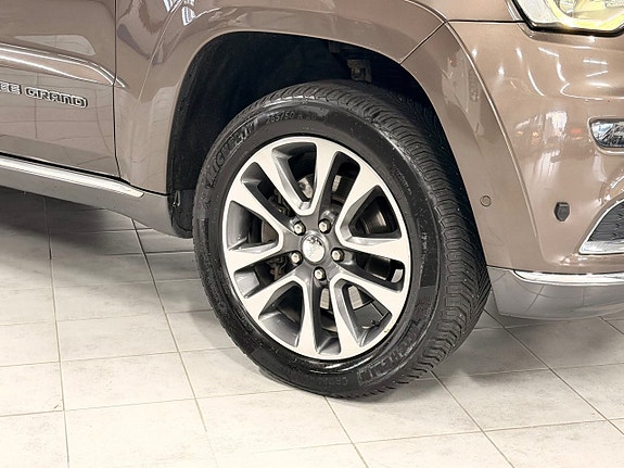 Jeep Grand Cherokee 3 of 30