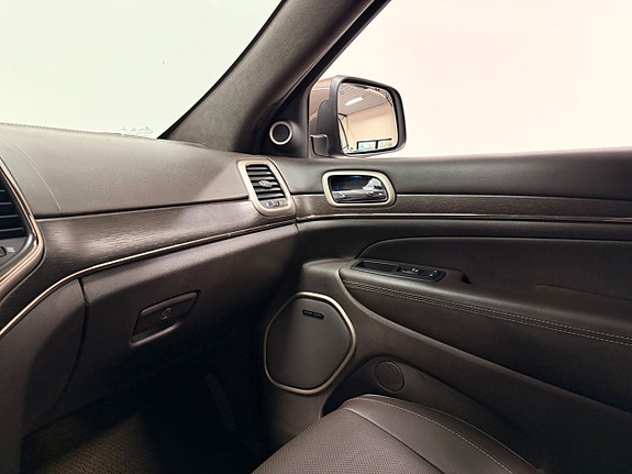 Jeep Grand Cherokee 29 of 30