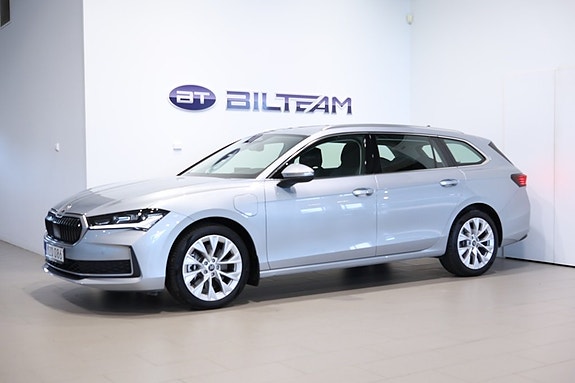 Skoda Superb 2 of 16