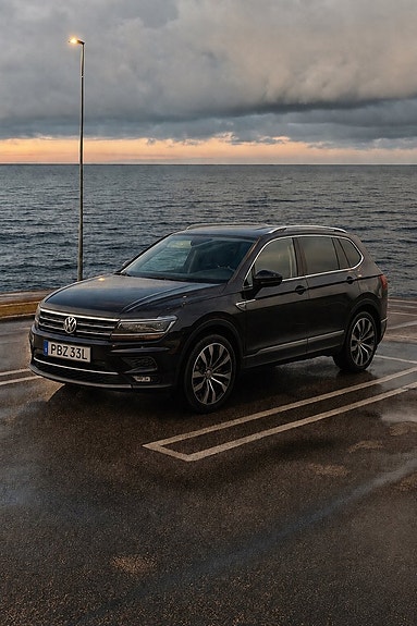 Volkswagen Tiguan Allspace 2 of 2