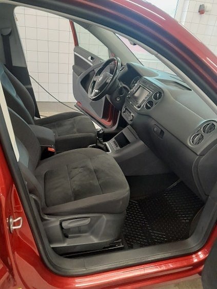 Volkswagen Tiguan 3 of 3