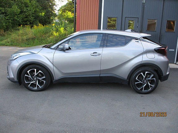 Toyota C-HR 2 of 5
