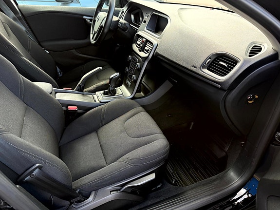 Volvo V40 Cross Country 12 of 14
