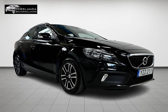 Volvo V40 Cross Country 2 of 14