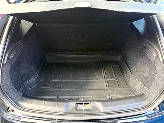 Volvo V40 Cross Country 14 of 14