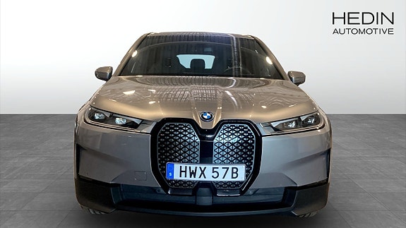 BMW iX 8 of 13