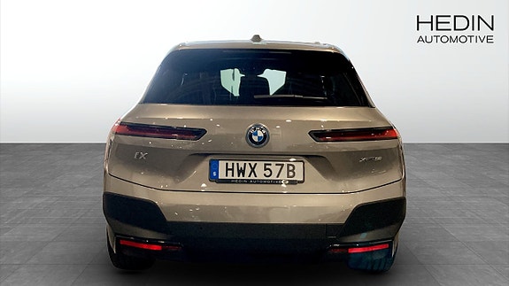 BMW iX 7 of 13