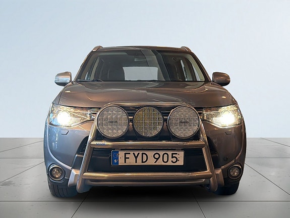Mitsubishi Outlander 2 of 18