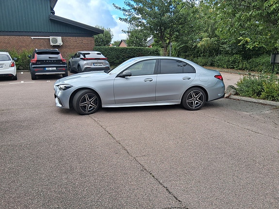 Mercedes-Benz C300 de 2 of 7