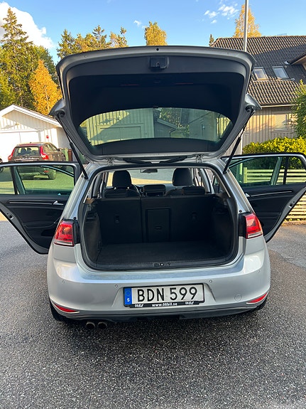 Volkswagen Golf VII 16 of 16