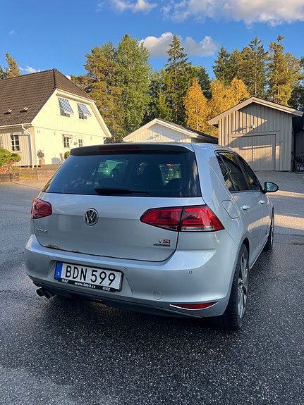 Volkswagen Golf VII 4 of 16