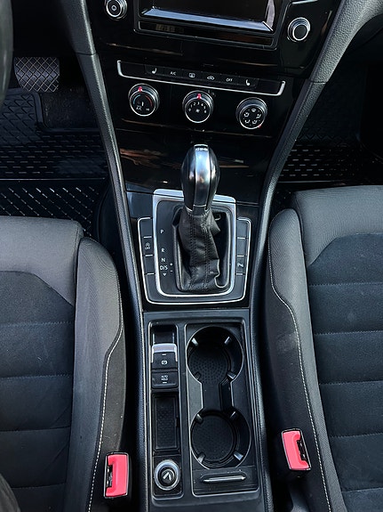 Volkswagen Golf VII 10 of 16