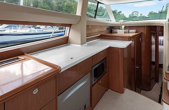 Jeanneau Prestige 42 Fly 27 of 30