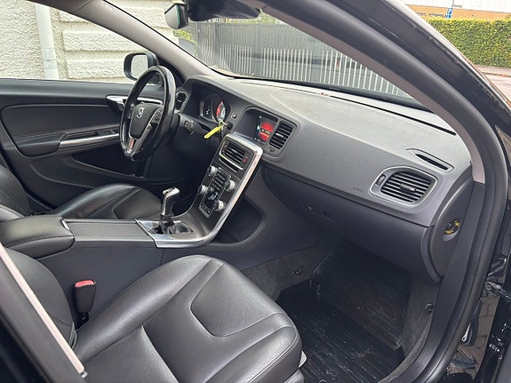 Volvo V60 23 of 28