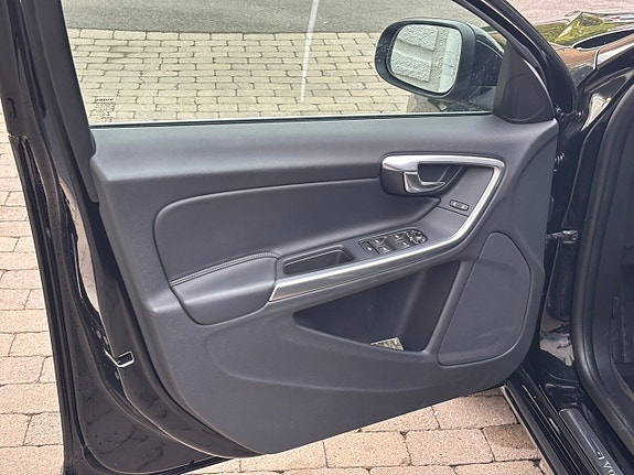 Volvo V60 22 of 28