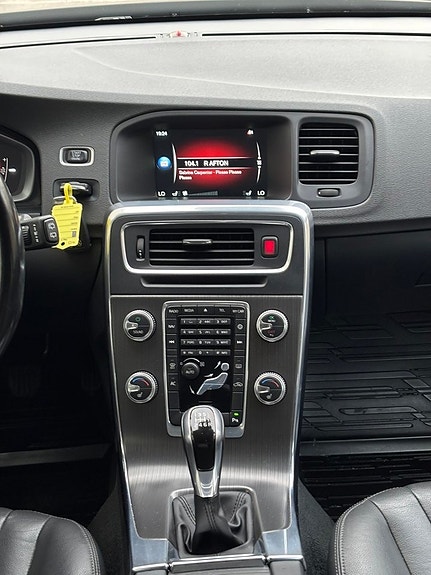 Volvo V60 18 of 28