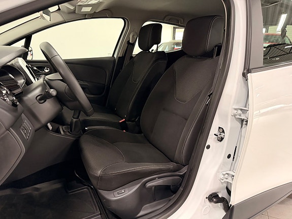 Renault Clio 10 of 27