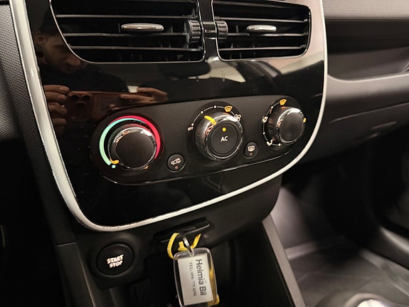 Renault Clio 21 of 27