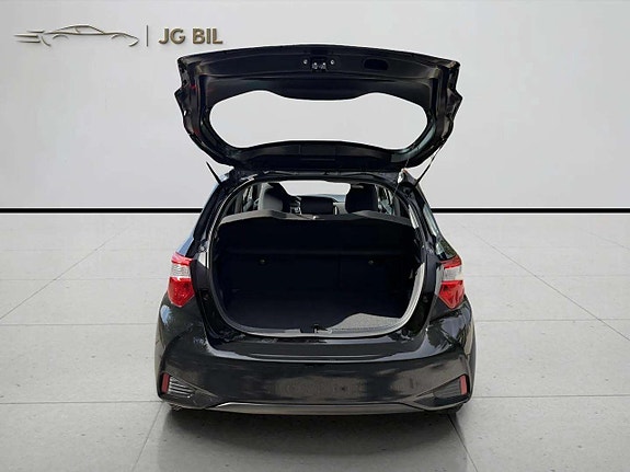 Toyota Yaris 7 of 20
