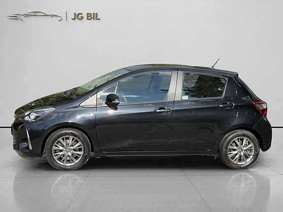Toyota Yaris 3 of 20