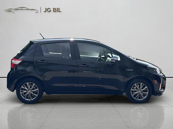Toyota Yaris 9 of 20
