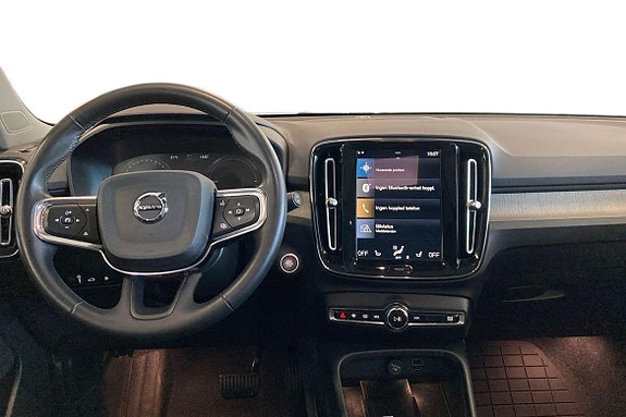 Volvo XC40 10 of 21