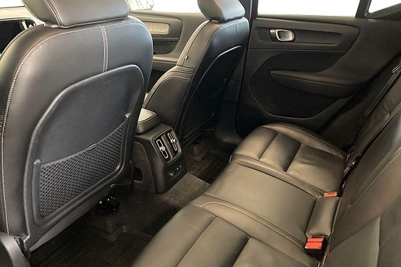 Volvo XC40 13 of 21