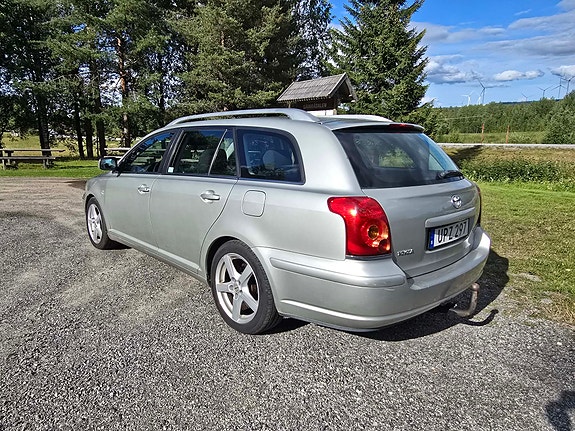 Toyota Avensis 5 of 11