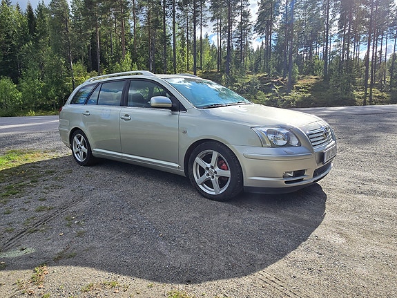 Toyota Avensis 2 of 11