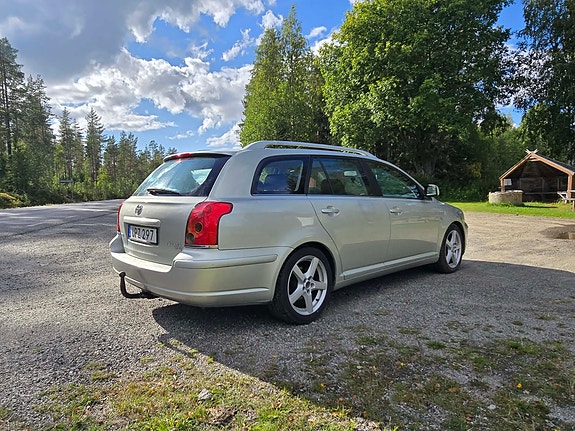 Toyota Avensis 4 of 11