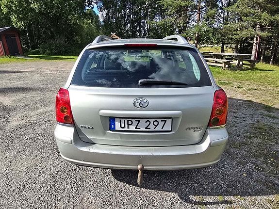 Toyota Avensis 6 of 11