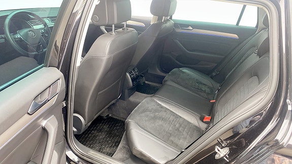 Volkswagen Passat 11 of 13