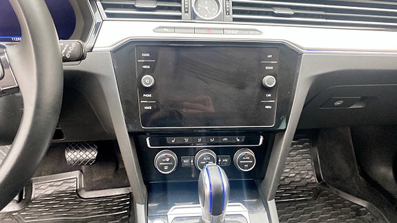 Volkswagen Passat 9 of 13