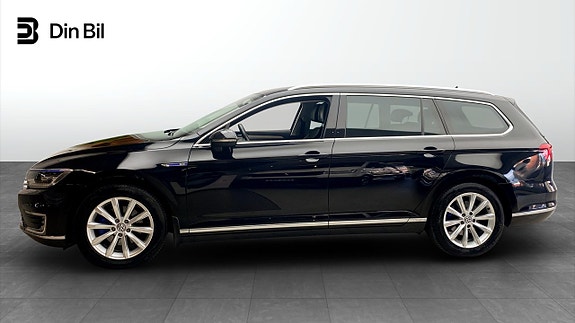 Volkswagen Passat 2 of 13